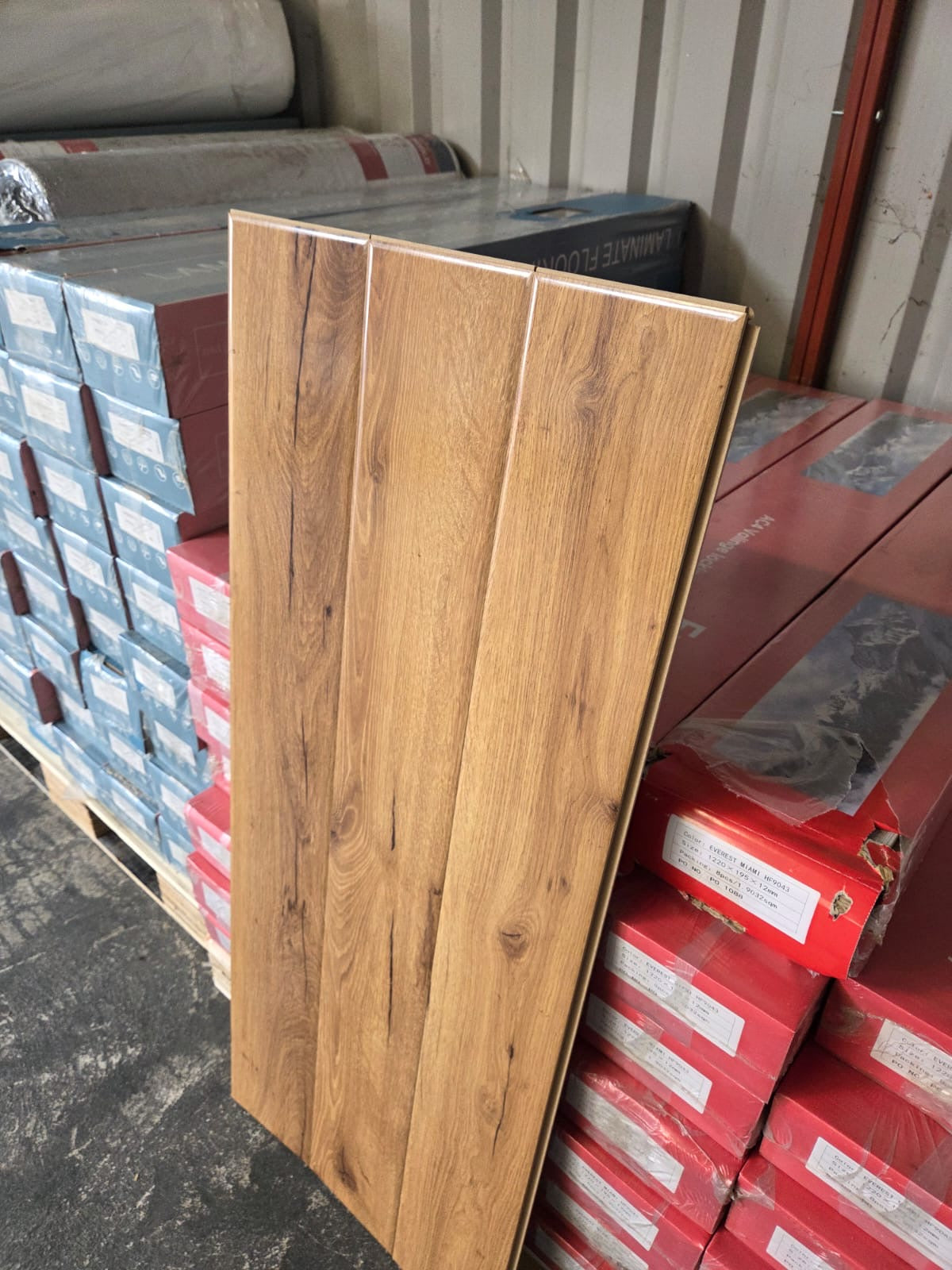 Rome Oak 12mm High Gloss Laminated Flooring