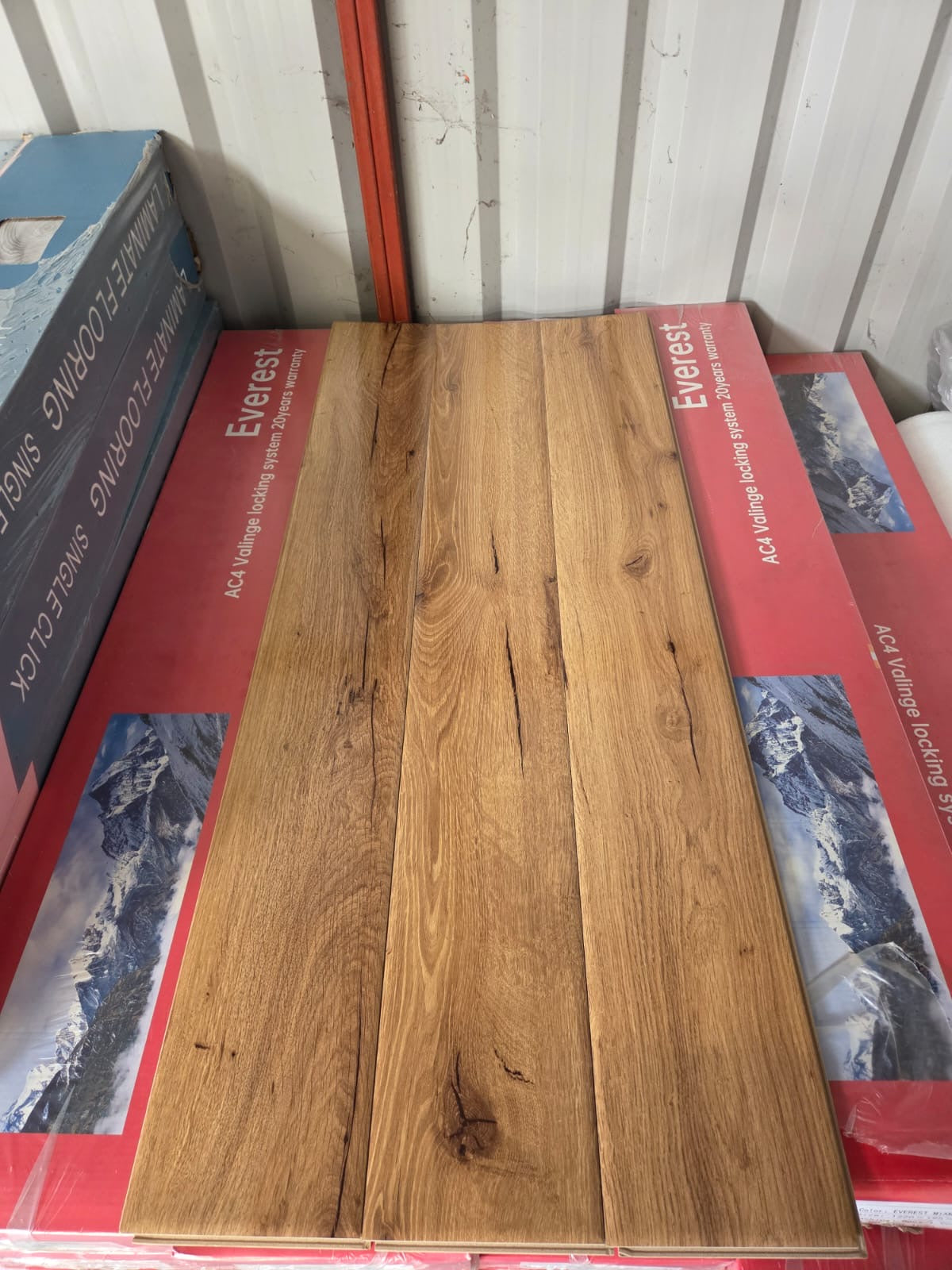 Rome Oak 12mm High Gloss Laminated Flooring