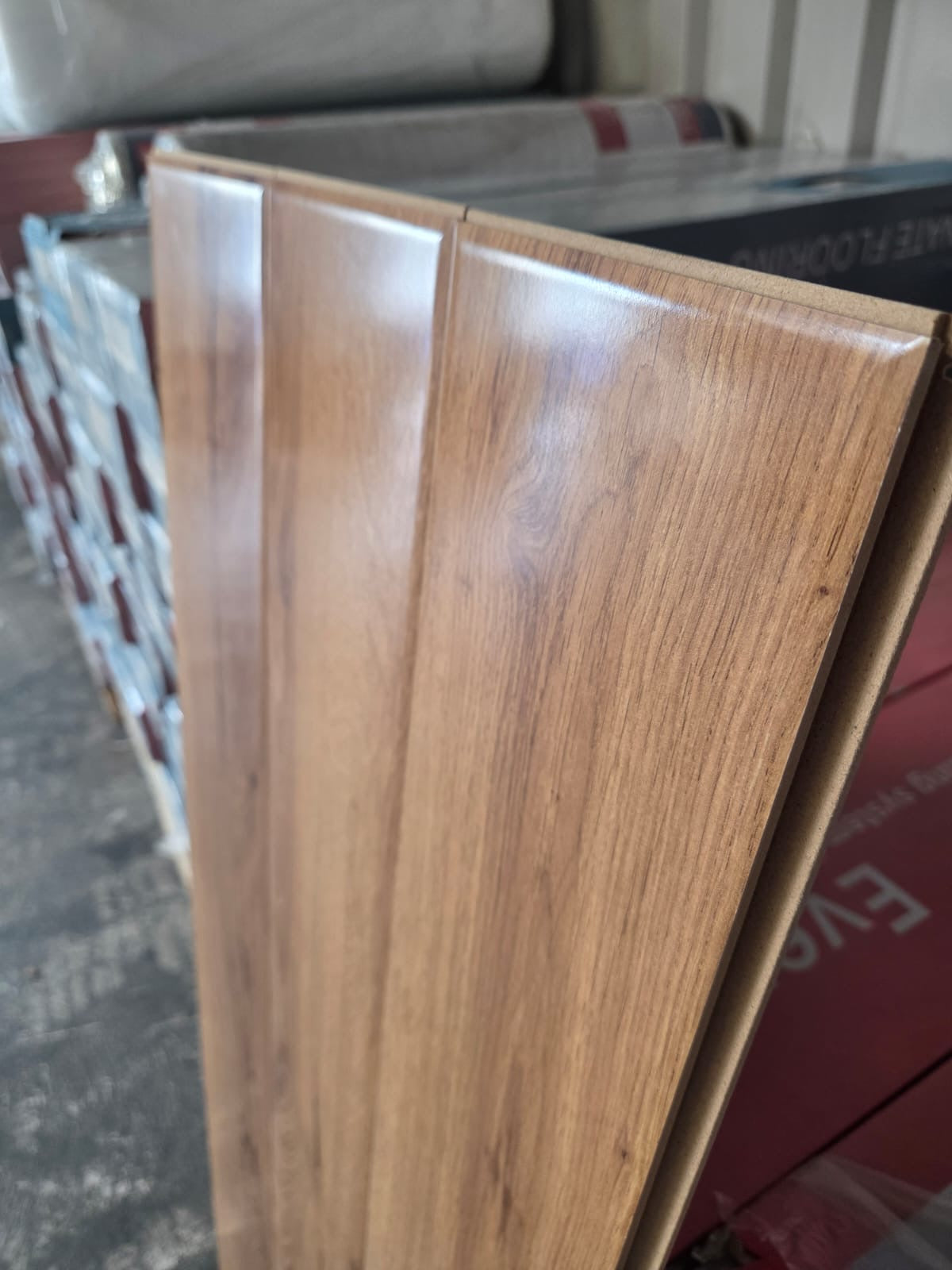 Rome Oak 12mm High Gloss Laminated Flooring