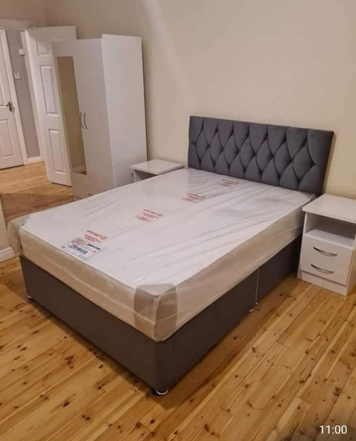 Chesterfield ( Divan ) Beds