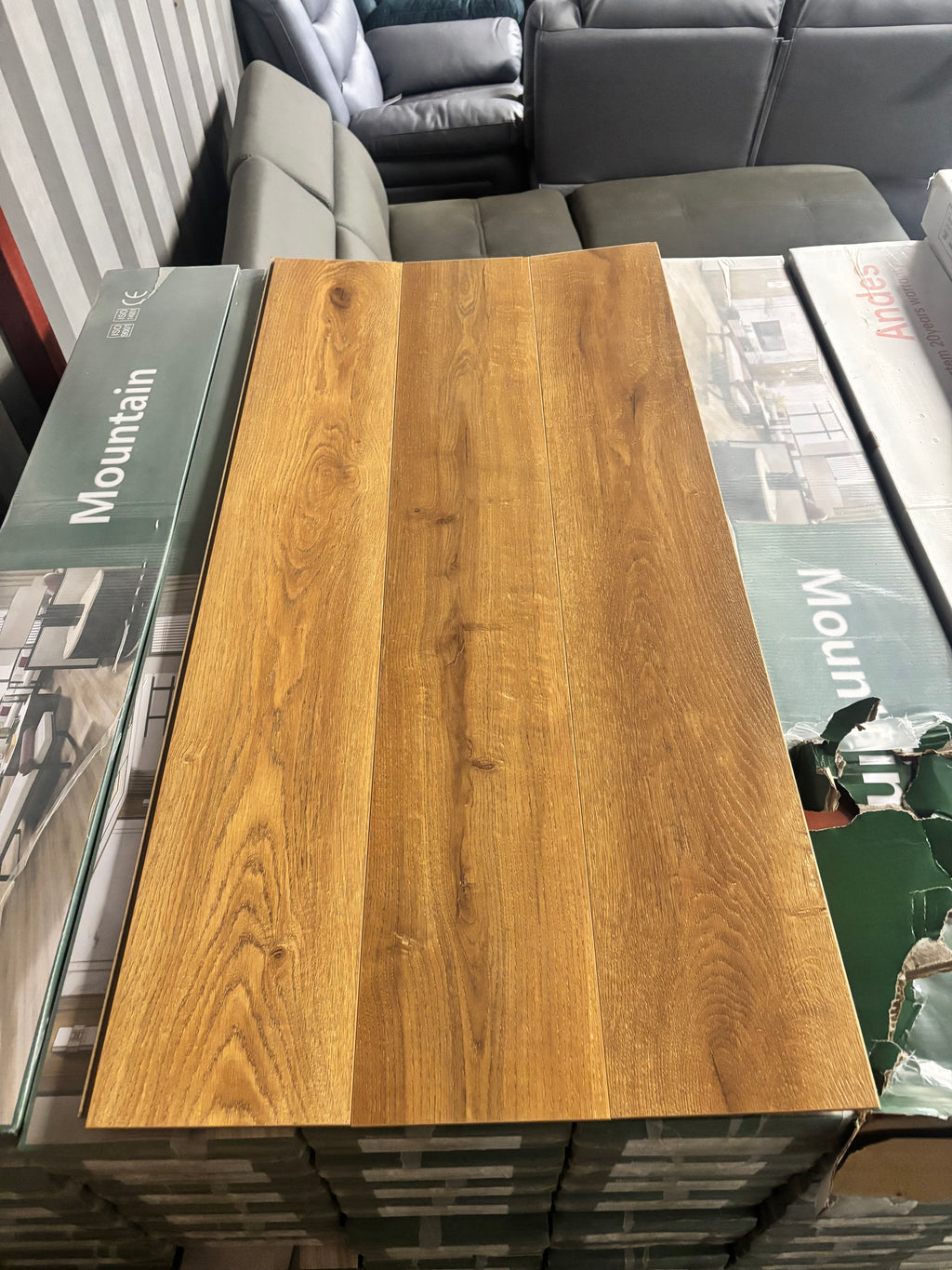 Mountain Nordic Oak Laminated Flooring 8mm