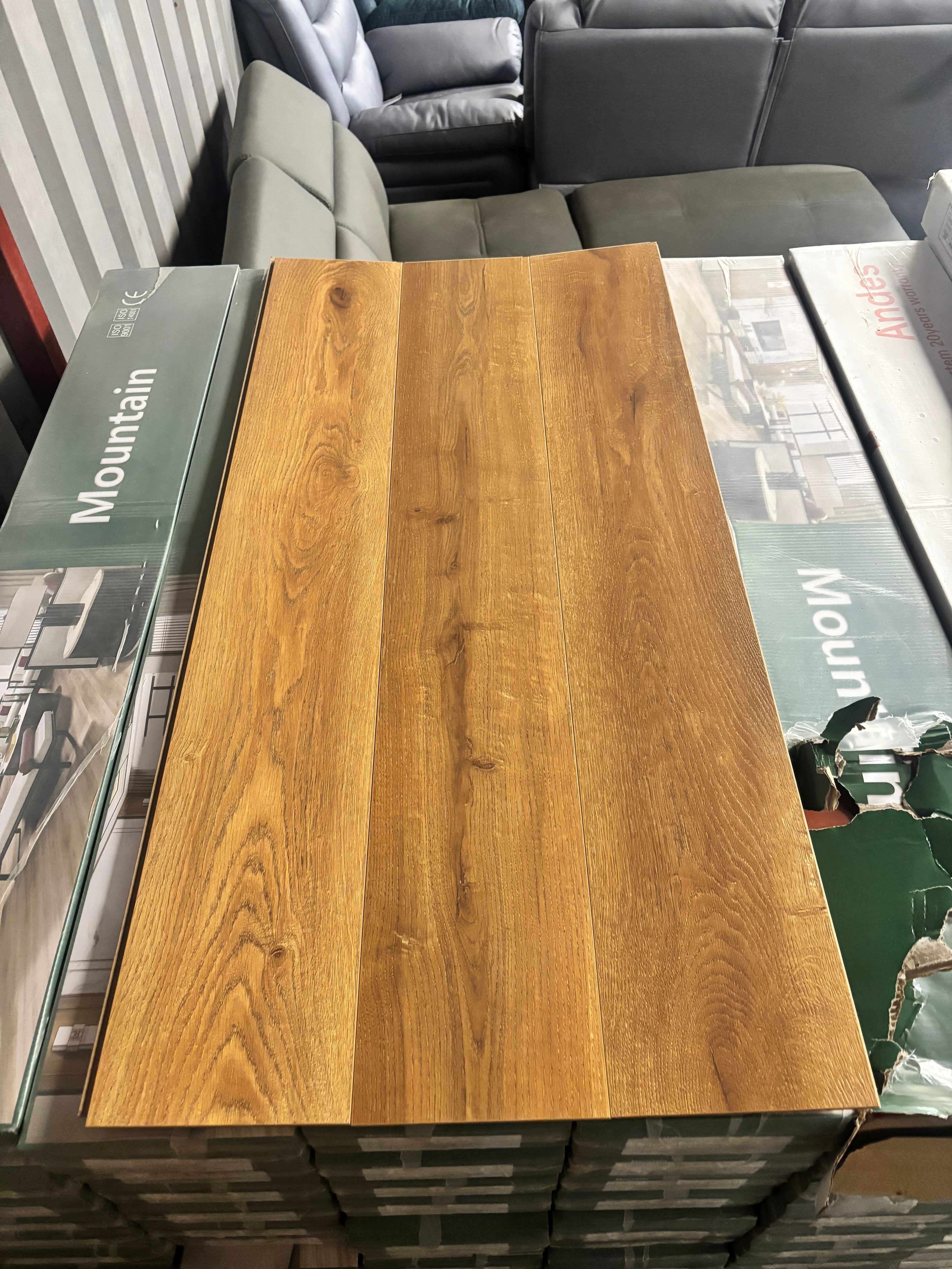 Mountain Nordic Oak Laminated Flooring 8mm