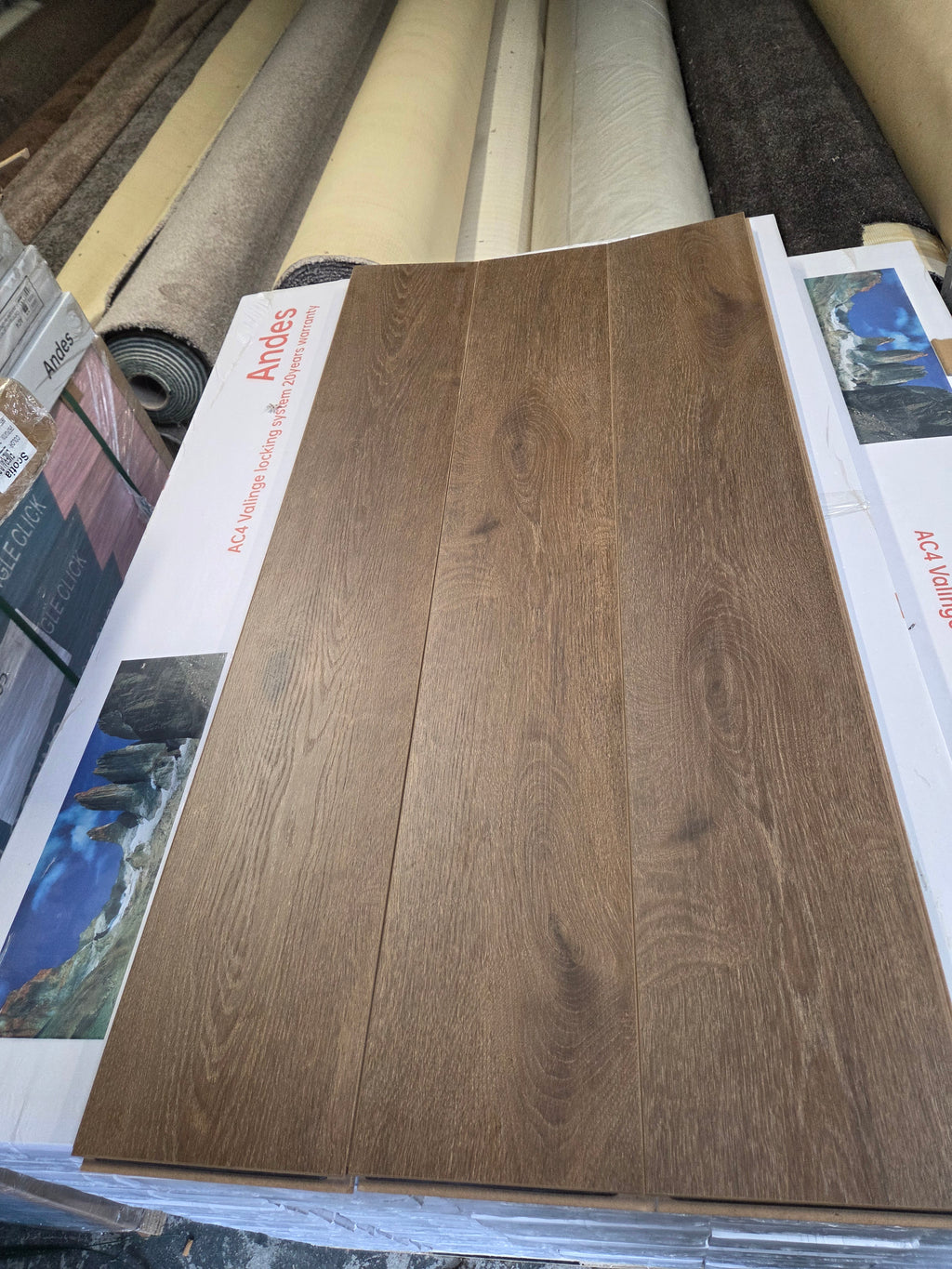 Bourbon Walnut Oak Laminated Flooring 8mm