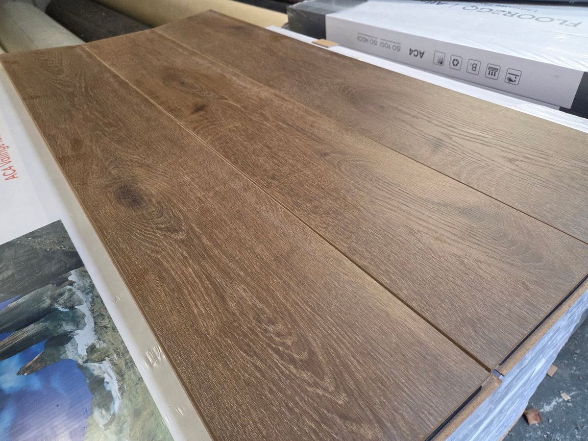 Bourbon Walnut Oak Laminated Flooring 8mm