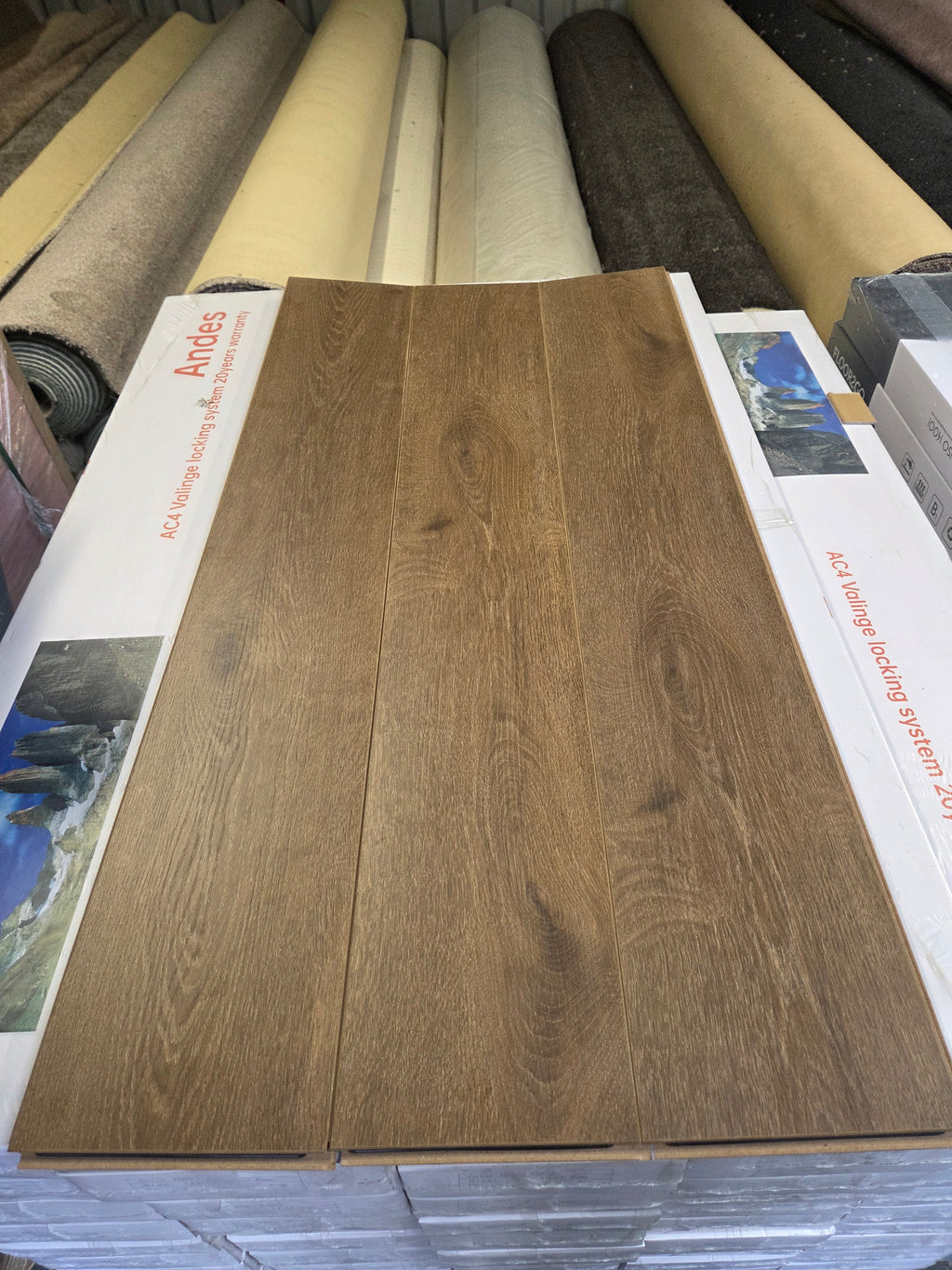 Bourbon Walnut Oak Laminated Flooring 8mm