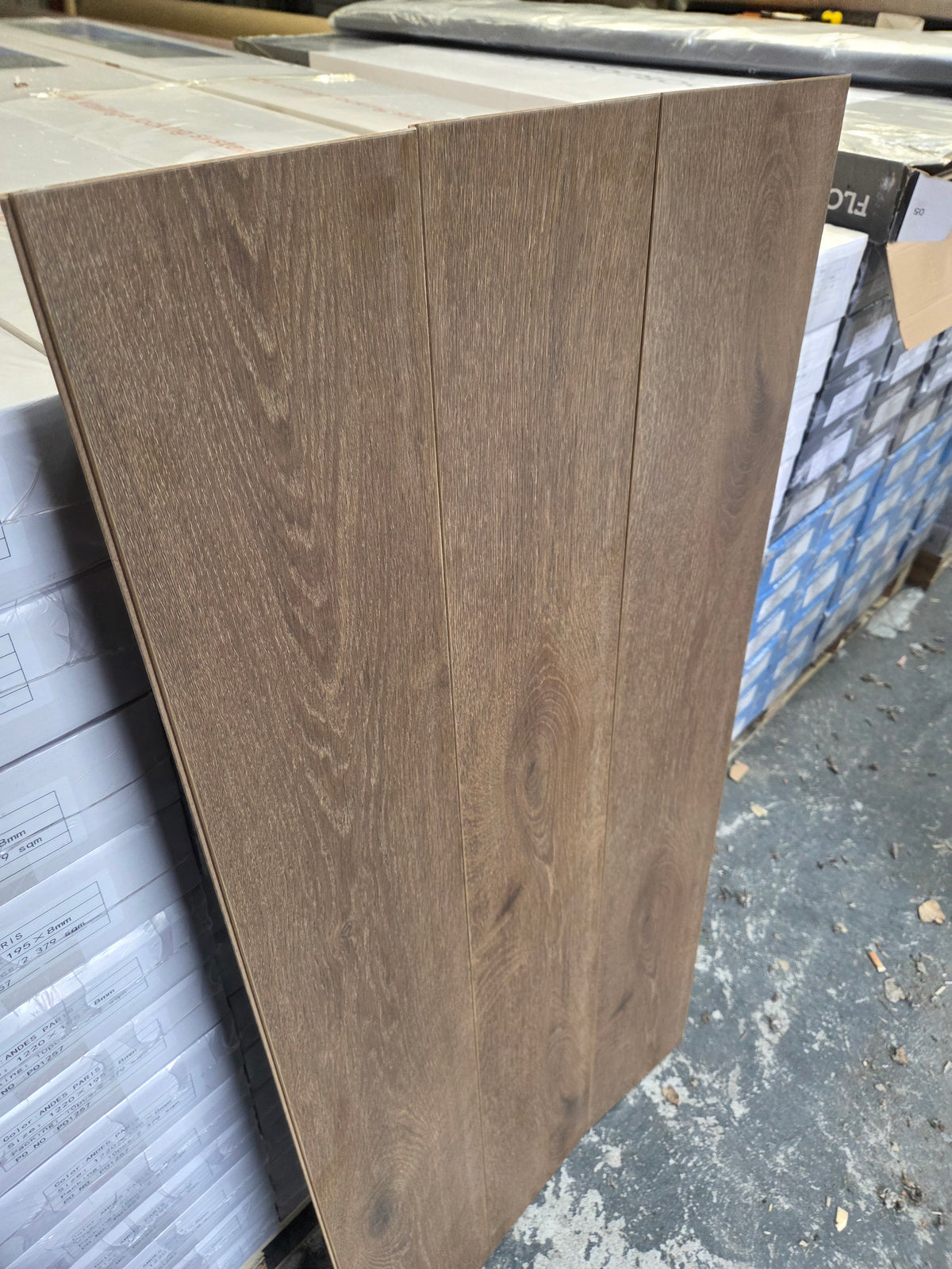 Bourbon Walnut Oak Laminated Flooring 8mm